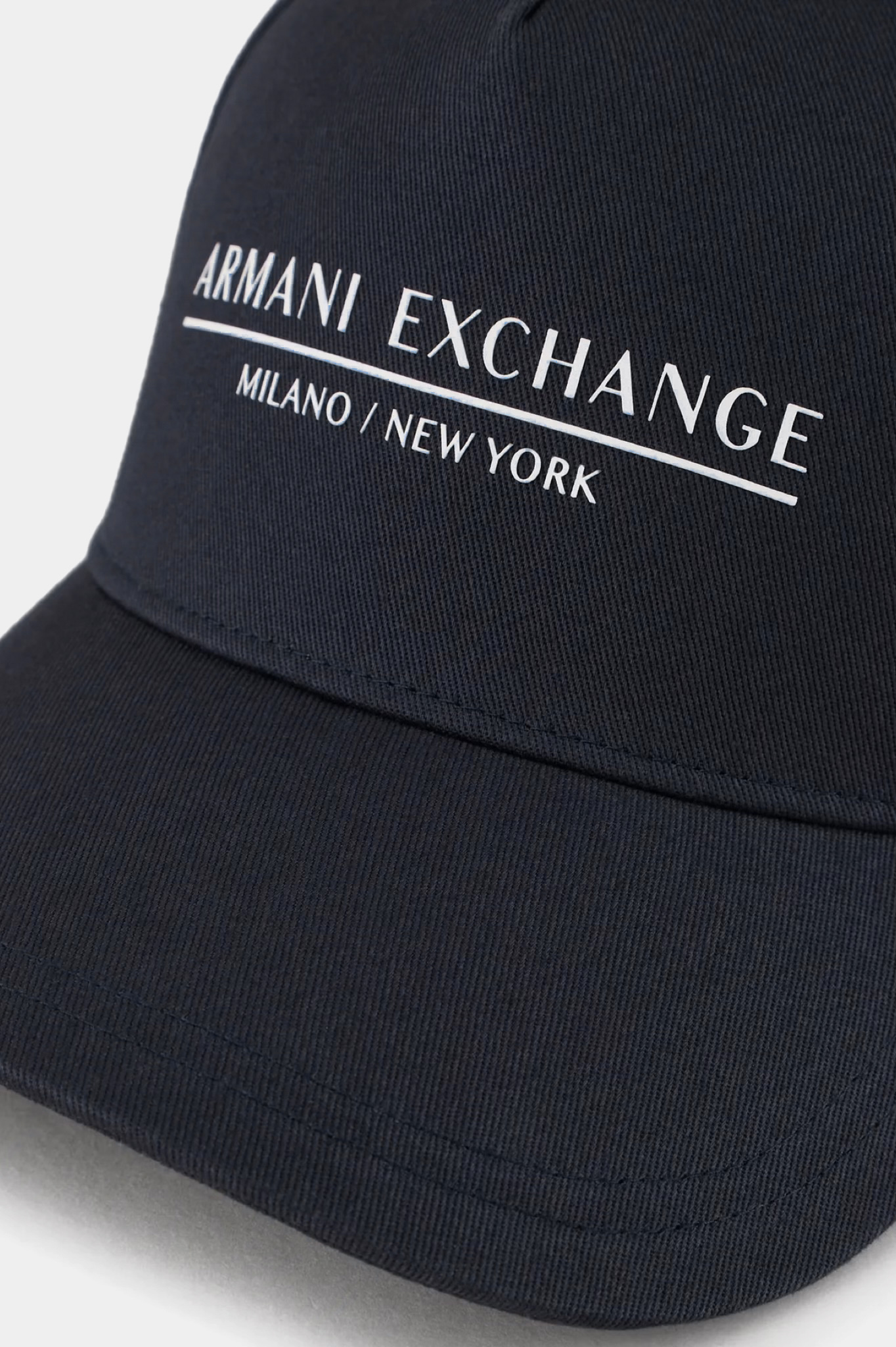 Тёмно-синяя кепка Armani Exchange